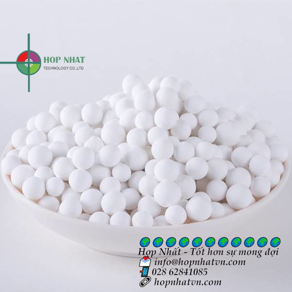 Nhôm hoạt tính (Activated Alumina) là chất được dùng cho nhiều quy trình như sấy khô chất chất lỏng, không khí và các dòng khí khác. Do khả năng của nó ít bị tác động bởi yếu tố hóa học và vật lý. Với diện tích bề mặt rộng và nhiều lỗ thấm hút, nó được xem là chất tốt nhất để làm khô không khí.